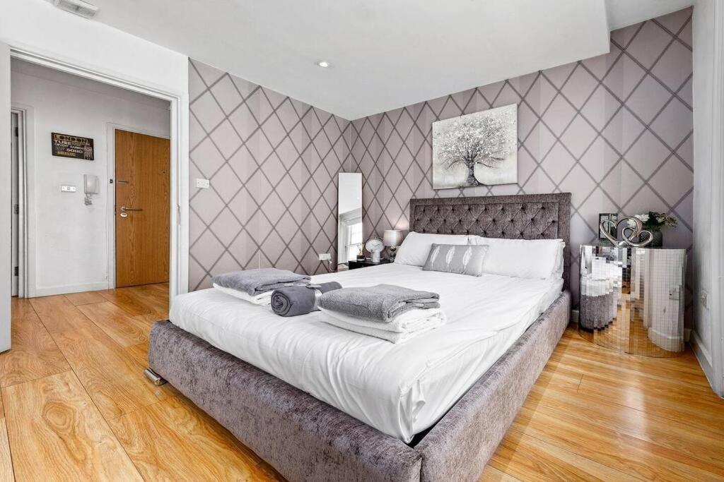 3 Bedroom Apartment In Haymarket Central London Sleep 10 Hy2 Dış mekan fotoğraf