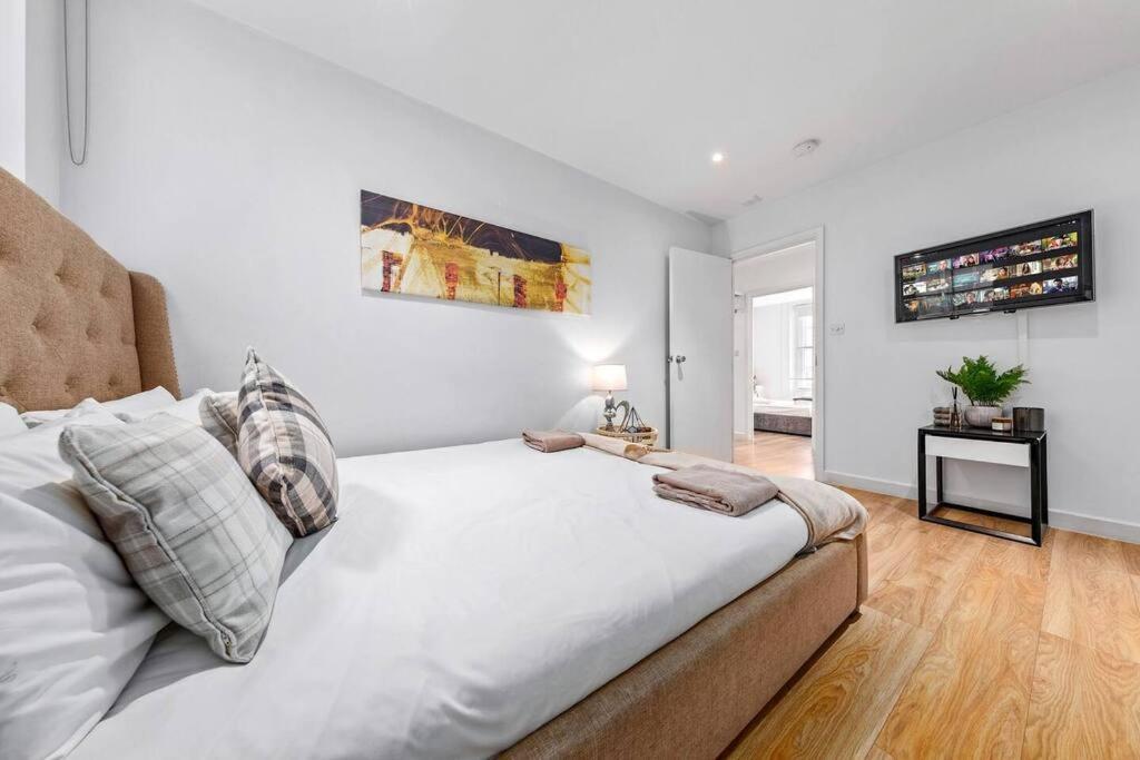 3 Bedroom Apartment In Haymarket Central London Sleep 10 Hy2 Dış mekan fotoğraf