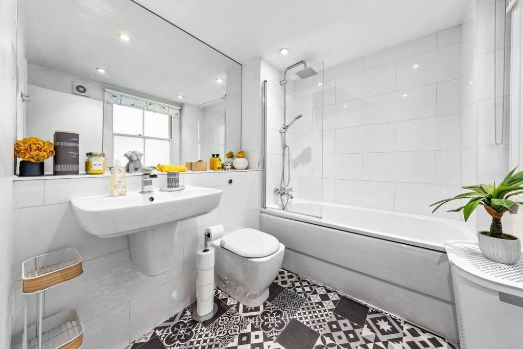 3 Bedroom Apartment In Haymarket Central London Sleep 10 Hy2 Dış mekan fotoğraf